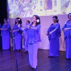 El público aplaudió de pie el talento de Patty Salcedo y el coro de castañuelas.