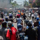 Ciudadanos participan en una marcha para exigir seguridad contra las pandillas este 7 de agosto de 2023, en Puerto Príncipe.