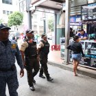 Apoyo. Personal policial del distrito Chile y del 9 de Octubre forman parte de las 41 rutas que se activan en la ciudad, en conjunto con agentes metropolitanos.