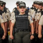 Dotación. Actualmente los policías son quienes costean sus propios chalecos antibalas. Este es uno de los factores por los que no existe uniformidad en su vestimenta.