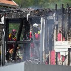 Restos del albergue destruido por un incendio en Alsacia.