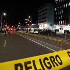 La zona afuera del coliseo donde el candidato a la Presidencia de Ecuador Fernando Villavicencio fue asesinado permanece acordonada por las autoridades este 9 de agosto de 2023, en Quito (Ecuador).