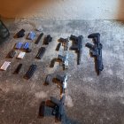 Evidencias. Fusiles, pistolas y subametralladores, son parte de las evidencias encontradas por la Policía.