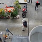 Asalto al mercado Caraguay queda registrado en cámaras de vigilancia.