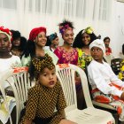 Raíces. Un grupo de niñas y adolescentes aparece con sus tocados multicolores. Ellas también hicieron presencia durante la reunión en la ciudad de San Lorenzo.