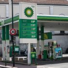 Paris (France), 10/08/2023.- Gasoline and diesel prices are shown outside a gas station in Malakoff near Paris, France, 10 August 2023. Fuel prices at the pump have an increase of 14 cents per litre for diesel, and 11 cents more for unleaded 95 in France. (Francia) EFE/EPA/MOHAMMED BADRA