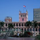 Se levanta una tarima para la investidura de Santiago Peña