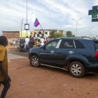 Miles se congregaroN cerca la base militar francesa en Niamey, en las proximidades del aeropuerto de la capital, para expresar su apoyo a la junta golpista en Níger y exigir la retirada de las dotaciones galas.