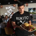 Servicio. El moro se sirve como un acompañante a carnes u otros platos de la carta, pero el moro es el principal atractivo por el que llega la clientela.