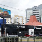 Vallas. En las zonas donde existen conjuntos residenciales hay rótulos con iluminación incandescente que impide descansar.