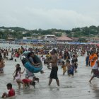 Concurrencia. Varias playas de Santa Elena tuvieron una masiva presencia de turistas de la región sierra.
