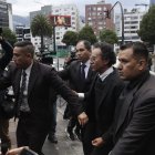 Christian Zurita llegó al CNE a consignar su candidatura