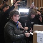 El economista Javier Milei,  de la coalición derechista La Libertad Avanza, vota en las elecciones Primarias Abiertas.