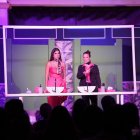 Pamela Sambrano y Frances Swett durante una escena de la obra que se exhibe en el Parque Histórico de Samborondón.