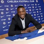 Caicedo firmó contrato con los "blues" hasta 2031.