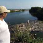 Espacio. El esterillo, cuyas aguas van a parar al mar, colinda con el malecón, un barrio y la plaza gastronómica.