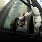 Labores. El robot Ozmo, de la empresa israelí Skyline Robotics, aparece en un rascacielos.