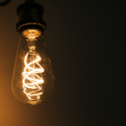 El endeble sector eléctrico libanés colapsó del todo en el verano de 2021.