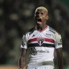 El central ecuatoriano fue titular ante Corinthians.