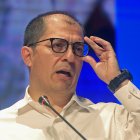 El fiscal general de Colombia, Francisco Barbosa, habla hoy durante una rueda de prensa al terminar su intervención en el 8° Congreso Empresarial Colombiano, en Cartagena de Indias (Colombia).