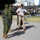 Vigilancia. Las labores de los uniformados iniciaron antes de lo previsto debido a los actos violentos registrados.