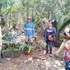 Exhibición. A un costado, aparece Felipe Wampash, de nacionalidad shuar y fundador del Jardín Botánico Jintim.