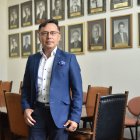 ENTREVISTA AL ECONOMISTA SANTIAGO GARCIA  EN SU OFICINA EN LA ESCUELA DE ECONOMISTAS DE PICHINCHA 04 de agosto del 2023 KARINA DEFAS Agencia (ag-expreso ag-extra ag-quito)