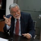 Pita también se ha desempeñado en el sector privado. Fue presidente de la Cámara de Construcción de Guayaquil.