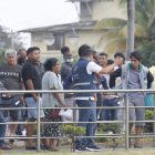 El Registro Civil ubicado en la Av. 25 de Julio, está abarrotado por ciudadanos que pugnan por sacar el documento de identidad para ejercer su derecho al sufragio.