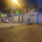 Urdenor. El vecindario se juntó para colocar las rejas de por seguridad.