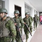 Seguridad. Miembros de las Fuerzas Armadas reforzaron la custodia en los recintos electorales.