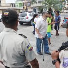 José Luis Villacreses se acercó ayer en la mañana hasta su recinto electoral después de no haberse presentado en los últimos tres comicios presidenciales.