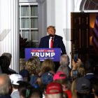 El pago de esa fianza permitirá al republicano recuperar su libertad una vez se haya entregado a la prisión del condado de Fulton (Georgia)