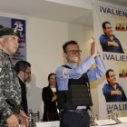 Resultados. El domingo el candidato Christian Zurita de Construye recibió los resultados en un hotel de Quito.