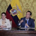 La ministra de Telecomunicaciones, Vianna Maino, y el ministro de Gobierno, Henry Cucalón.