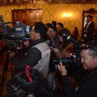 Trabajo. Fotógrafos y camarógrafos durante una cobertura periodística en el Palacio de Carondelet.