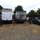 Operativo. Miembros de la Policía Nacional en un control recuperaron unos camiones robados en carreteras.