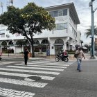 Urdesa. En la intersección de las avenidas Presidente Juan de Dios Martínez Mera y Víctor Emilio Estrada se visualizan los guayacanes.