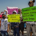 Migrantes varados en la frontera norte de México denuncian la falta de vacunas contra la varicela en medio del creciente flujo migratorio, lo que ha provocado un brote de unos 70 niños contagiados por la enfermedad