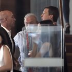 El presidente de la Real Federación Española de Fútbol, Luis Rubiales (i), a su salida de la Asamblea General de dicho organismo.