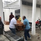 Los familiares de los hermanos fallecidos retiraron los cuerpos para el velatorio.