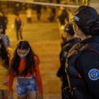 Policía Metropolitanos se apostaron en las escalinatas de Las Peñas para ofrecer seguridad a los visitantes.