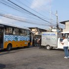 Medicina Legal se llevó el cadáver del hombre baleado en Mapasingue Oeste.