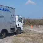 El carro de Medicina Legal realizó el levantamiento del  cadáver, la tarde del sábado 26 de agosto.