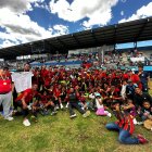 Los jugadores de AV25 y su celebración tras coronarse campeones del ascenso de Pichincha.