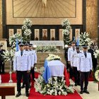 La bandera de Machala arropa el cofre de Carlos Falquez Batallas.