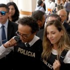 Andrea González (d) recordó los compromisos que perseguía Fernando Villavicencio.