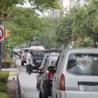 Semaforización. Pese a que los semáforos están, es casi un desafío poder divisarlos. Los arbustos obstaculizan la vista de los conductores.