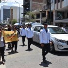 El ataúd recorrió las principales obras que realizó en el centro de Machala, como las Av.25 de Junio, Rocafuerte y el paso a desnivel.