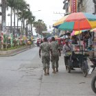 Medida. Desde mayo de 2021 a marzo de 2023, en Ecuador se han declarado  21 estados de excepción, la mayoría por la inseguridad. En la foto, militares en el centro de Salitre